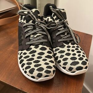 Avia leopard sneakers. 9.5